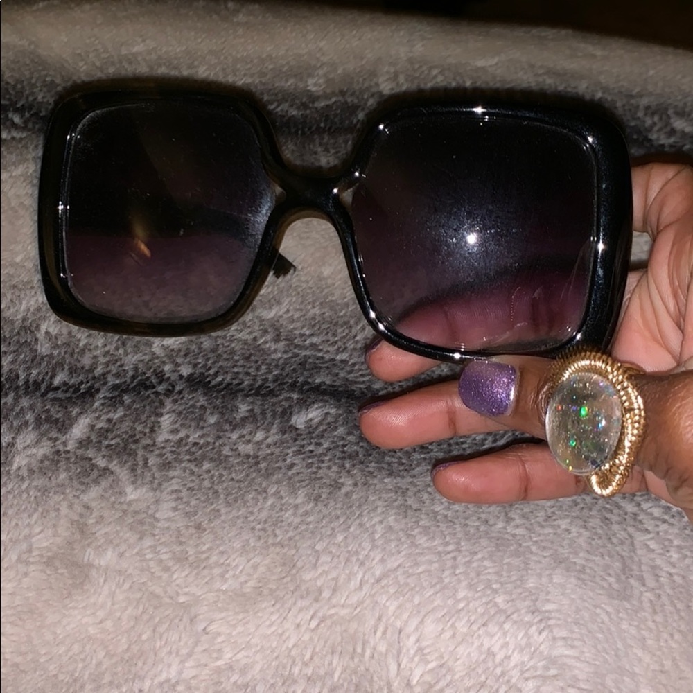 Oversized sun glasses